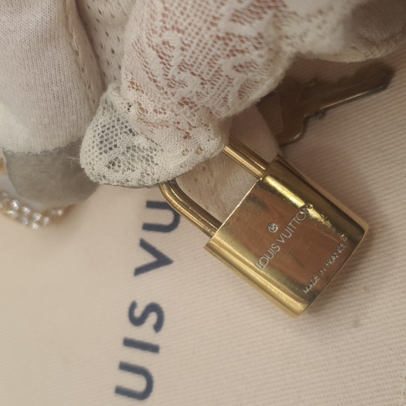 LOUIS VUITTON LOCK/KEY🔐 #314 W/ New Fashion Bag charm -EUC- - Picture 6 of 8